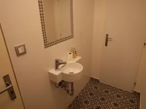 Pronájem skladu, Praha - Vinohrady, Budečská, 19 m2