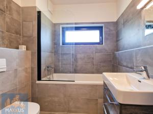 Pronájem bytu 2+kk, Praha - Čimice, Hrašeho, 74 m2