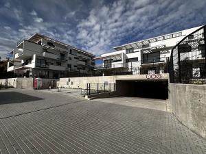 Pronájem garážového stání, Praha, 16 m2