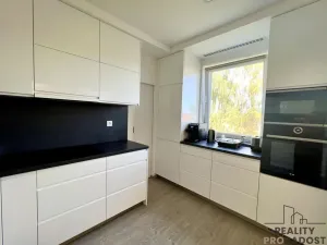 Prodej bytu 3+1, Jesenice, 92 m2