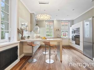 Prodej vily, Praha - Dejvice, V Šáreckém údolí, 459 m2