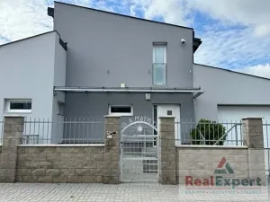 Pronájem rodinného domu, Šestajovice, Křížovnická, 180 m2