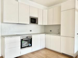 Pronájem bytu 2+kk, Praha - Smíchov, Grafická, 70 m2