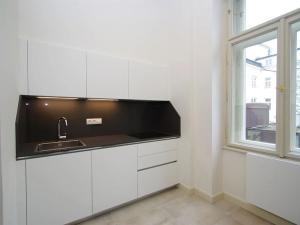 Pronájem bytu 2+1, Praha - Nové Město, Bolzanova, 92 m2