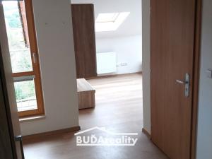 Pronájem bytu 1+kk, Zlín, Štefánikova, 28 m2