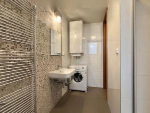 Pronájem bytu 1+kk, Praha - Vinohrady, Uruguayská, 38 m2