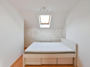 Pronájem bytu 2+kk, Praha - Vysočany, Zbuzkova, 44 m2
