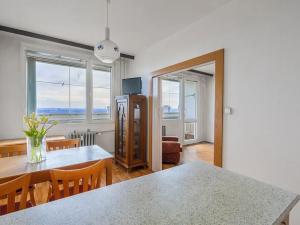 Prodej bytu 3+1, Praha - Kobylisy, Mirovická, 74 m2