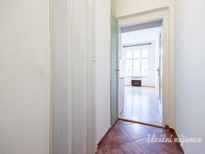 Pronájem bytu 2+kk, Praha - Nusle, Jaromírova, 43 m2