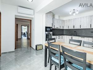 Prodej komerční nemovitosti, Benešov, Masarykovo náměstí, 256 m2