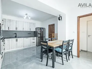 Prodej komerční nemovitosti, Benešov, Masarykovo náměstí, 256 m2