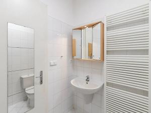 Pronájem bytu 1+kk, Praha - Podolí, Podolská, 26 m2