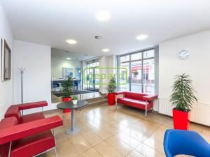 Pronájem obchodního prostoru, Praha - Zbraslav, Zbraslavské náměstí, 147 m2