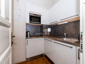 Pronájem kanceláře, Praha, Na dolinách, 200 m2