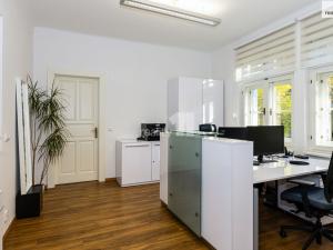 Pronájem kanceláře, Praha, Na dolinách, 200 m2