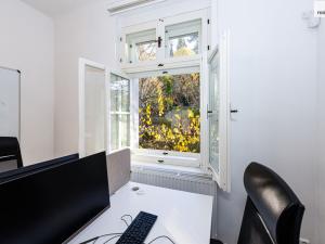 Pronájem kanceláře, Praha, Na dolinách, 200 m2