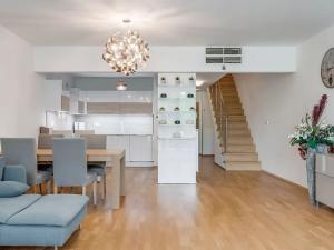 Prodej bytu 6+kk a větší, Praha - Žižkov, Ke kapslovně, 226 m2