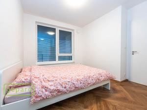 Pronájem bytu 2+kk, Praha, Huppnerova, 53 m2