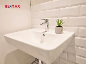 Pronájem bytu 3+kk, Praha - Karlín, Křižíkova, 75 m2