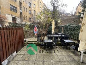 Pronájem restaurace, Praha - Nusle, náměstí Generála Kutlvašra, 300 m2