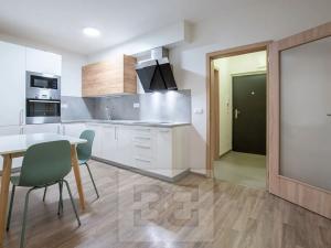 Pronájem bytu 2+kk, Praha - Letňany, Škrábkových, 41 m2