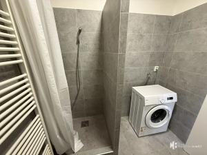 Pronájem bytu 1+kk, Praha - Dubeč, Starodubečská, 22 m2