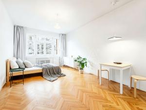 Pronájem bytu 1+kk, Praha - Holešovice, Komunardů, 34 m2