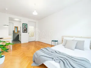 Pronájem bytu 1+kk, Praha - Holešovice, Komunardů, 34 m2