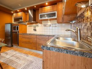 Prodej bytu 2+kk, Praha - Prosek, Vysočanská, 67 m2