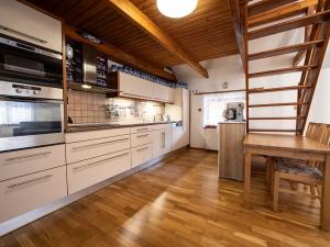 Prodej obchodního prostoru, Praha - Hlubočepy, Hlubočepská, 156 m2