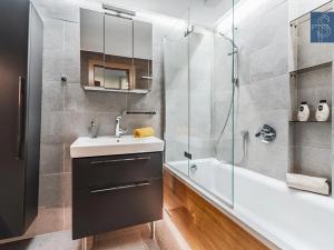 Prodej bytu 3+1, Praha - Újezd nad Lesy, Žárovická, 68 m2