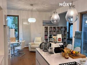 Pronájem rodinného domu, Praha - Klánovice, Aranžérská, 300 m2