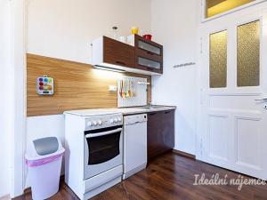 Pronájem bytu 2+kk, Praha - Holešovice, Na Maninách, 47 m2