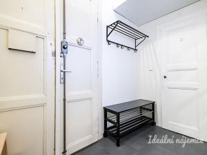 Pronájem bytu 2+kk, Praha - Holešovice, Na Maninách, 47 m2