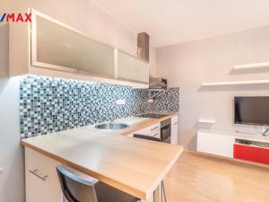 Pronájem bytu 1+kk, Praha, Ingrišova, 32 m2