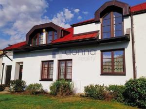 Pronájem rodinného domu, Praha, Nad šejdrem, 252 m2