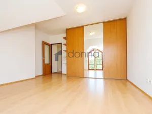 Pronájem rodinného domu, Praha, Nad šejdrem, 252 m2