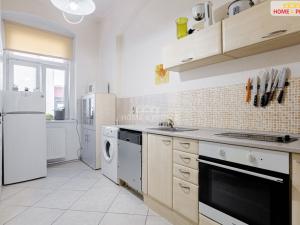 Prodej bytu 2+1, Karlovy Vary, Zeyerova, 52 m2