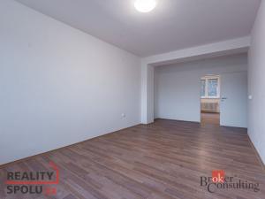 Pronájem bytu 2+1, Úpice, Sládkova, 56 m2