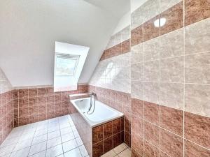 Prodej rodinného domu, Radonice, 196 m2