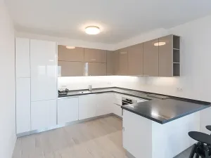Pronájem bytu 3+kk, Praha - Strašnice, Zvěřinova, 89 m2