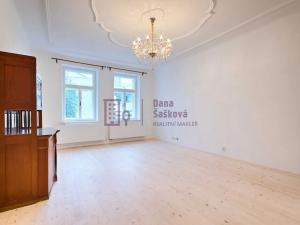 Pronájem bytu 2+1, Jindřichův Hradec, nám. Míru, 71 m2