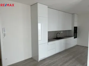Prodej bytu 2+kk, Zlín, Tyršovo nábřeží, 66 m2