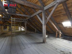 Prodej komerční nemovitosti, Dašice, náměstí T. G. Masaryka, 2490 m2