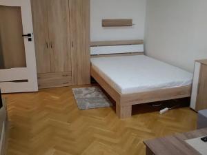 Pronájem bytu 1+1, Brno, Brožíkova, 38 m2