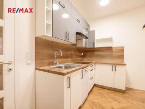 Pronájem bytu 2+kk, Praha - Vinohrady, Záhřebská, 49 m2
