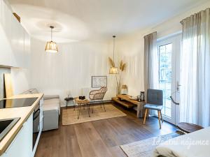 Pronájem bytu 1+kk, Praha - Hlubočepy, Pod Žvahovem, 28 m2