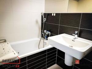 Pronájem bytu 2+kk, Praha - Stodůlky, Klementova, 61 m2