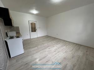 Pronájem bytu 1+kk, Dobšice, V Zahradách, 25 m2