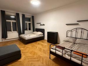 Pronájem bytu 2+kk, Praha - Žižkov, Husinecká, 75 m2